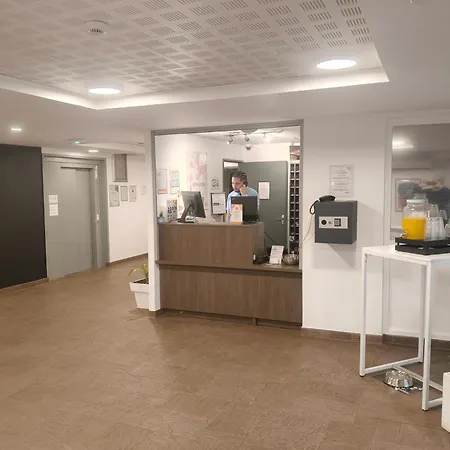 アパートホテル アパートホテル アダージョ アクセス ポワティエ 3*