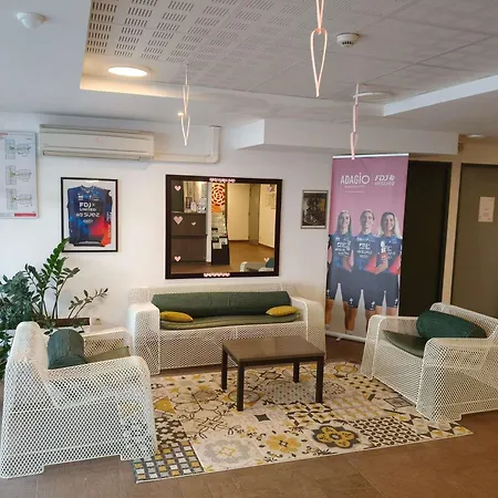 Adagio Access Пуатье