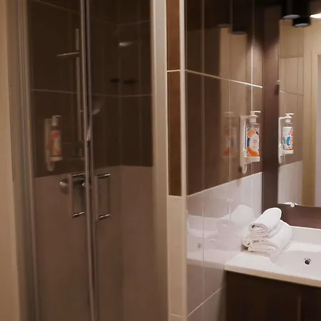 アパートホテル アパートホテル アダージョ アクセス ポワティエ ポアティエ