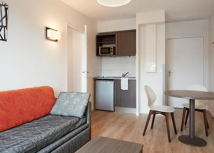 アパートホテル アダージョ アクセス ポワティエ アパートホテル