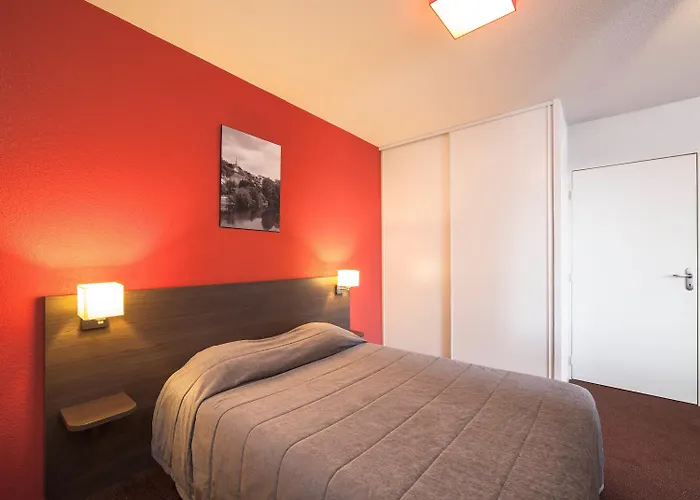 アパートホテル アダージョ アクセス ポワティエ 3* ポアティエ