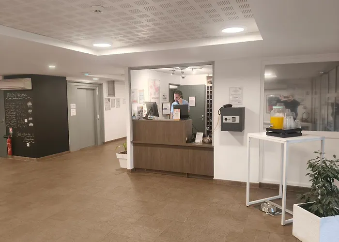 アパートホテル アパートホテル アダージョ アクセス ポワティエ 3*