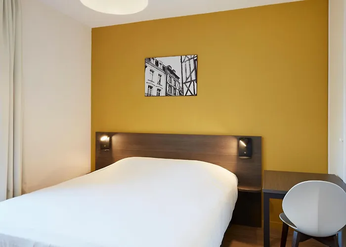 アパートホテル アダージョ アクセス ポワティエ 3*