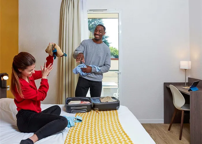 アパートホテル アダージョ アクセス ポワティエ 3*